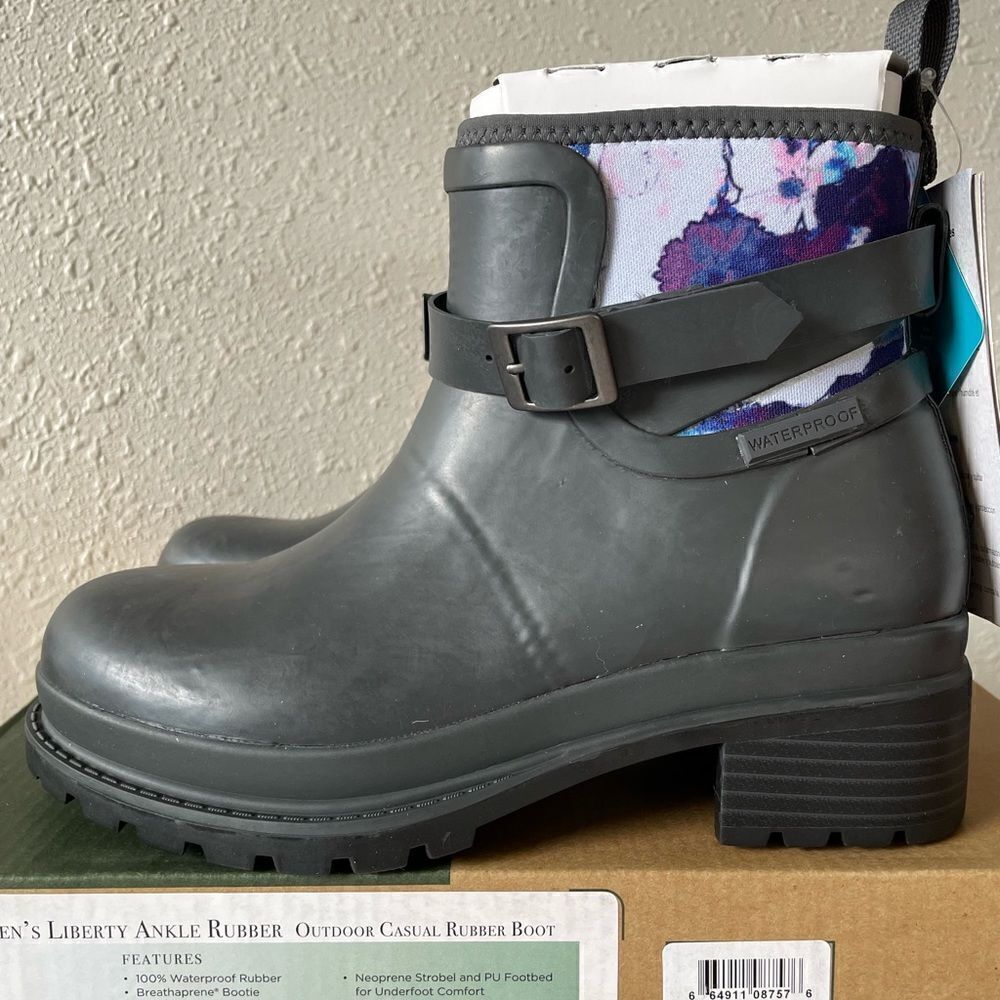 NIB Liberty Ankle Rubber Muck Boots Size 6